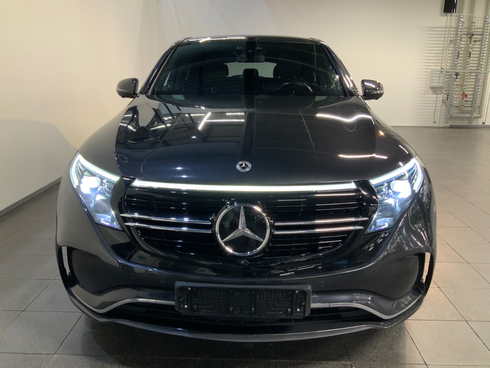 Mercedes-Benz EQC 400 (2/8)