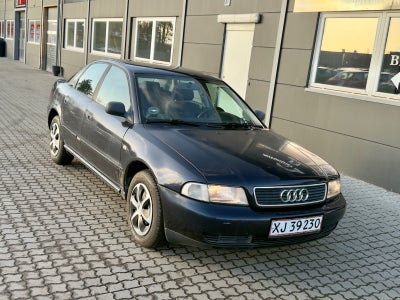 Audi A4 1,8 Benzin modelår 1995 km 272000 Blå ABS airbag servostyring, 🚗 AFHENTNINGS-TILBUD🚗

BEMÆ