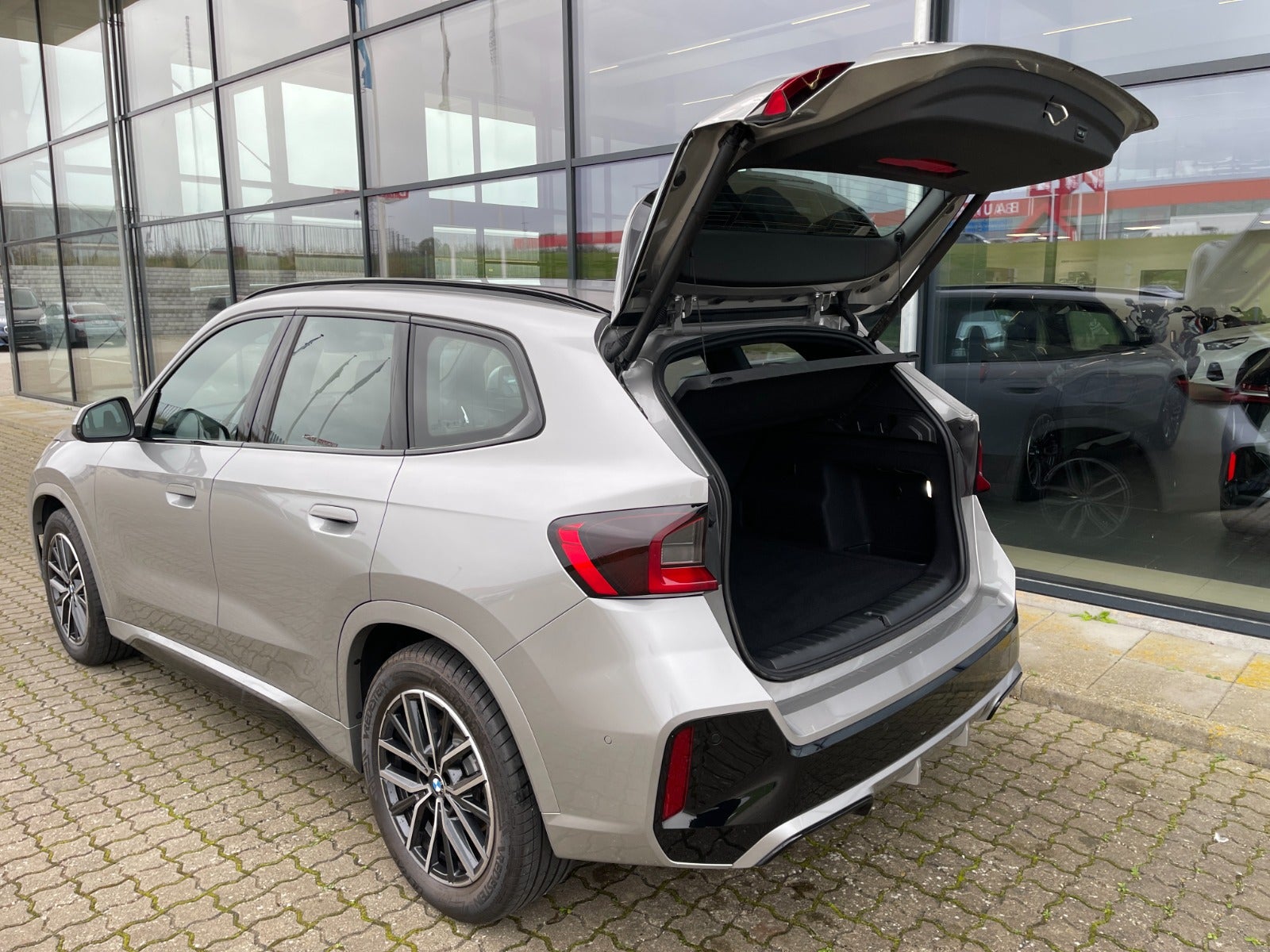 BMW iX1 eDrive20 M-Sport Premium 5d - 17