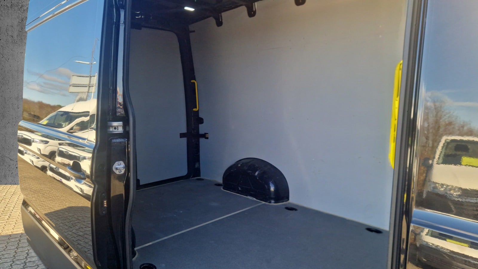 Billede af MAN TGE 2,0 3.180 Kassevogn L3H2 aut. FWD