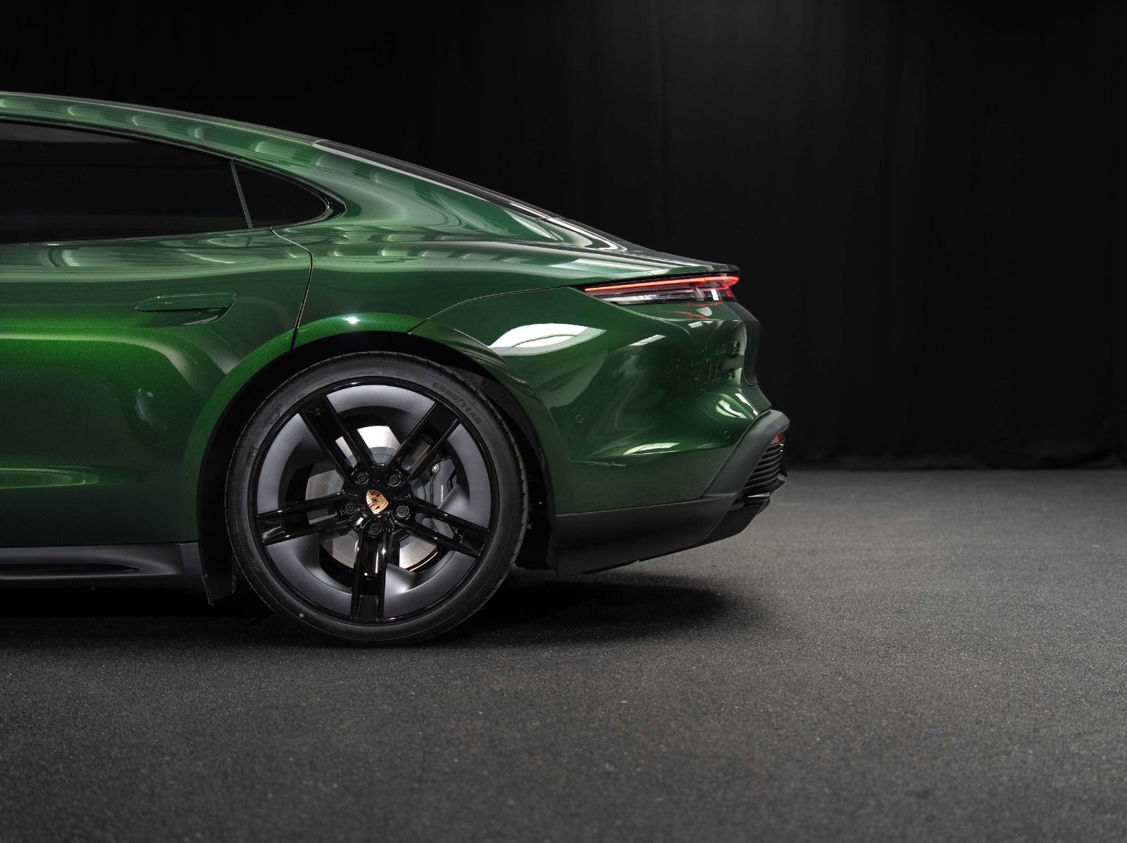 Gallery image 7 of 18