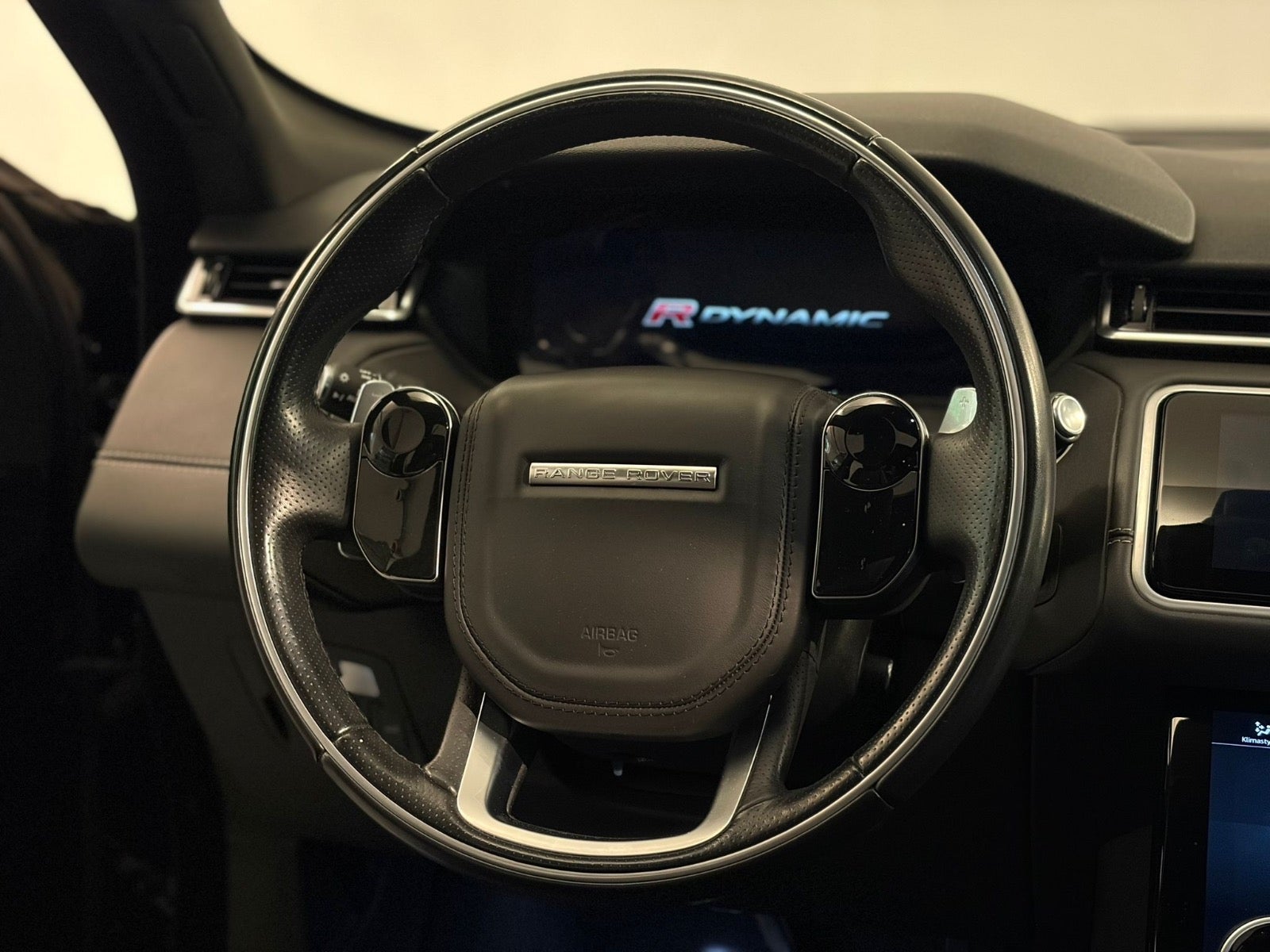 Land Rover – Range Rover Velar