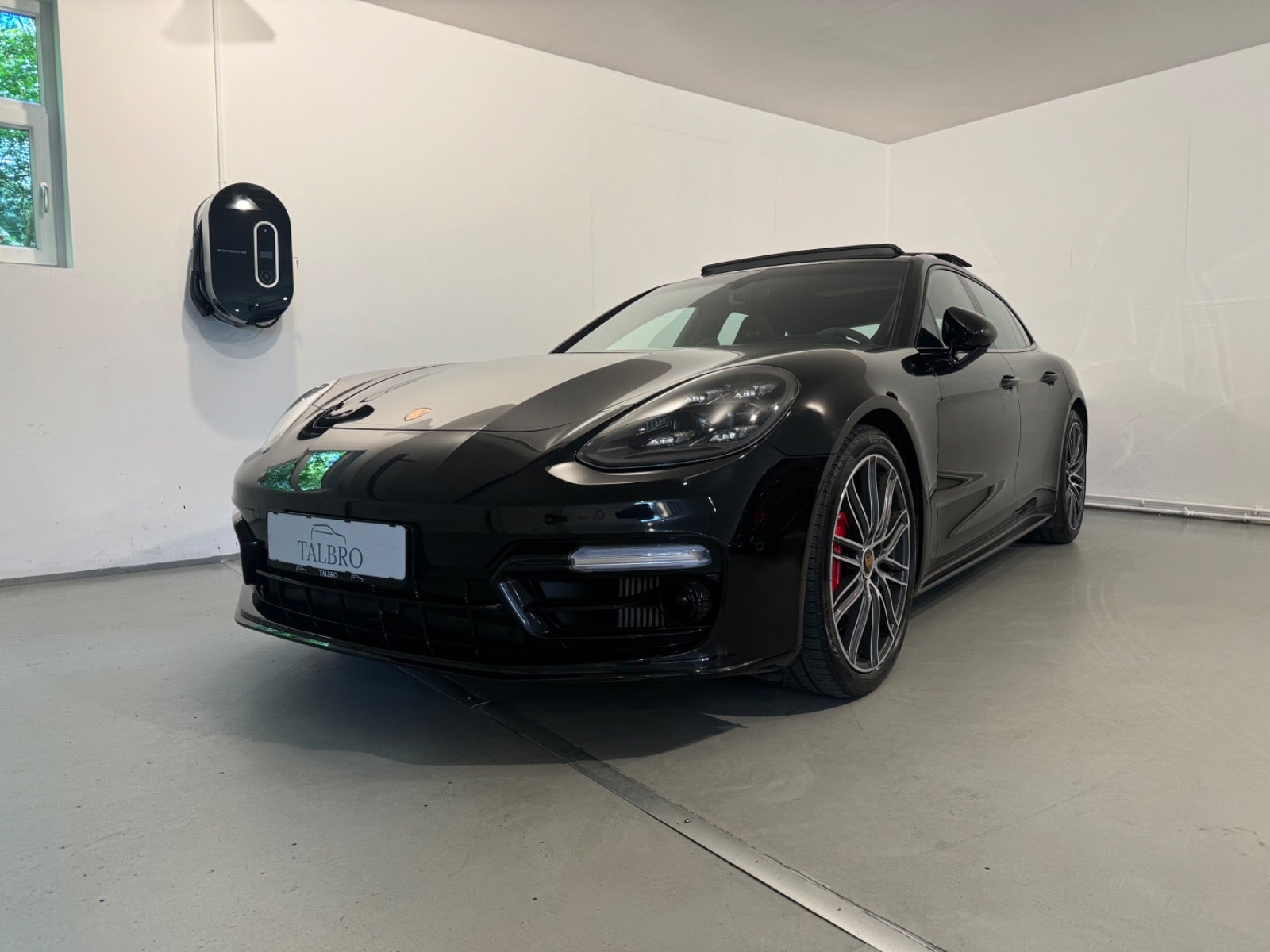 Porsche – Panamera GTS