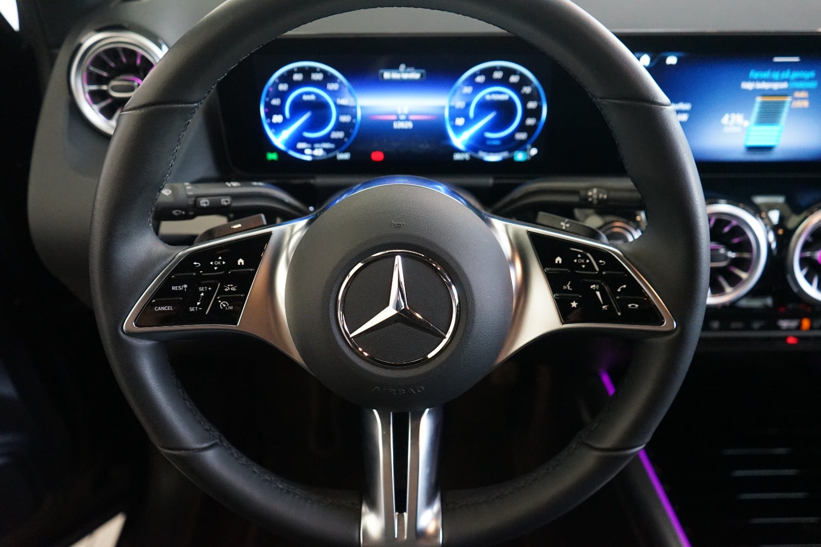 Mercedes EQA250+