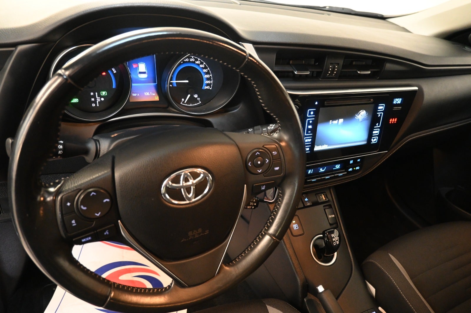 Toyota Auris Hybrid H2 Comfort Touring Sports CVT
