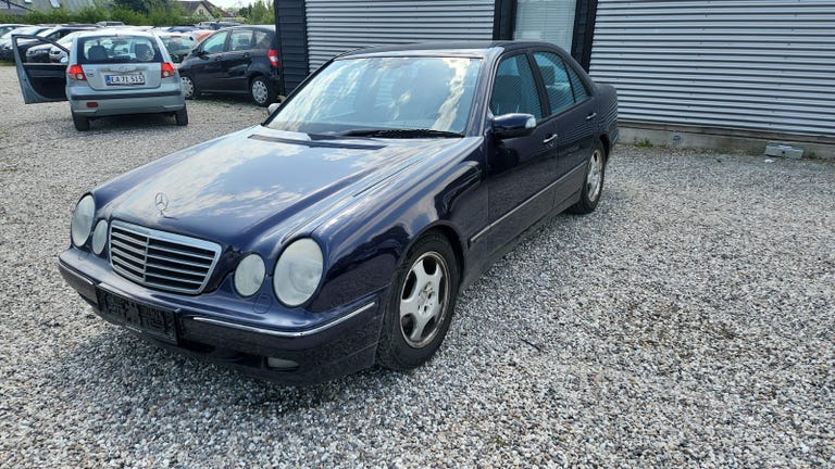 Mercedes E320 Avantgarde aut.