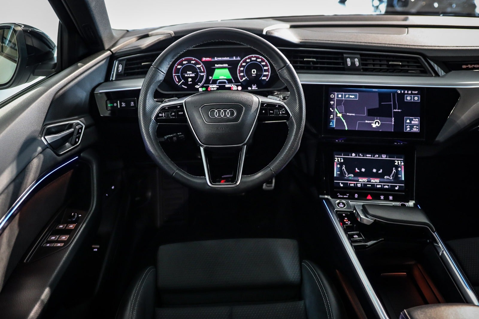 Billede af Audi Q8 e-tron 55 S-line quattro