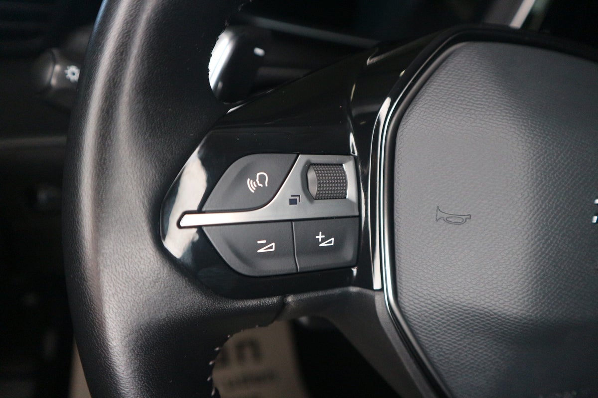 Peugeot 2008 PureTech 130 Allure+ EAT8