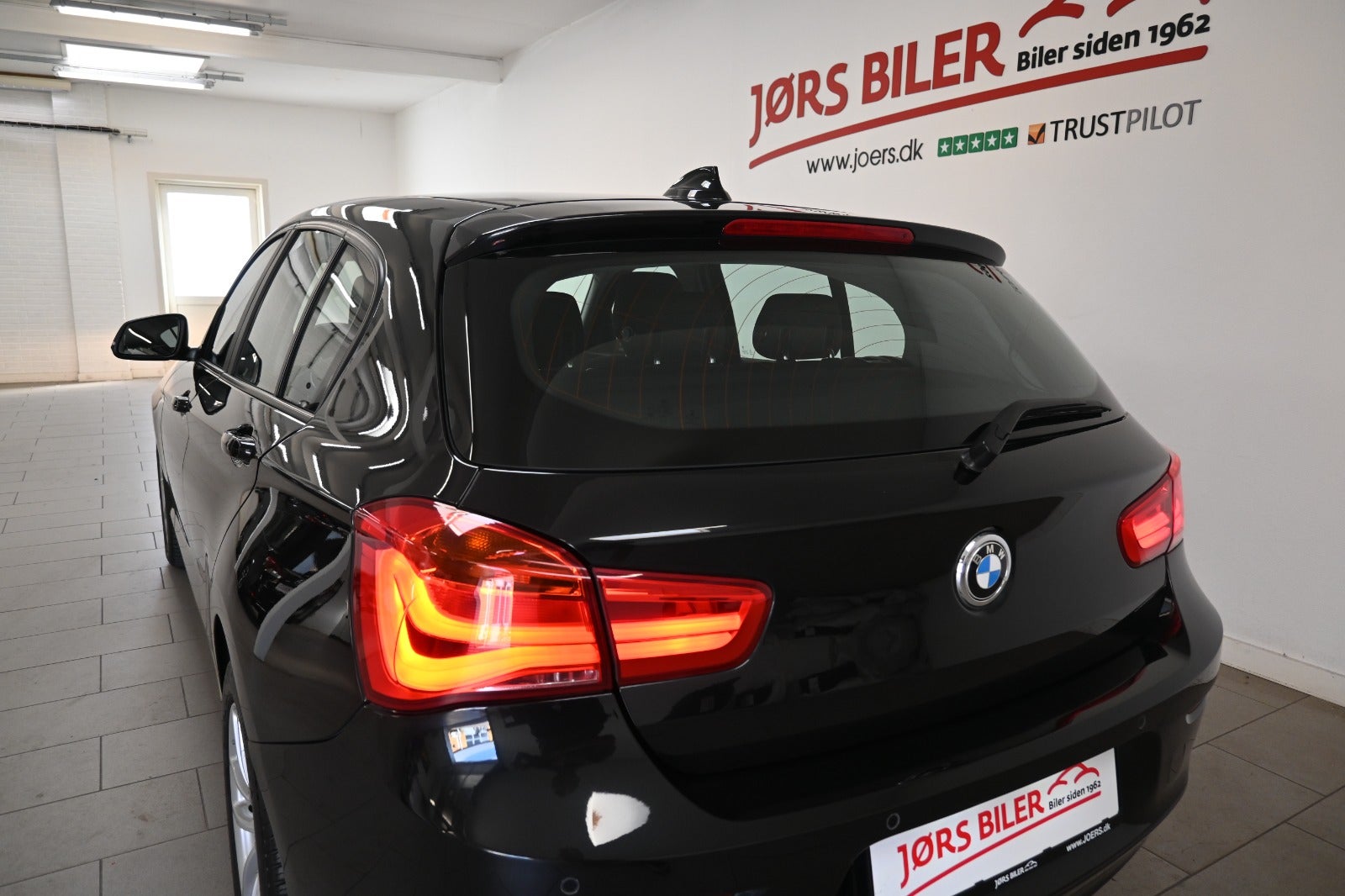 BMW 118i Connected aut.