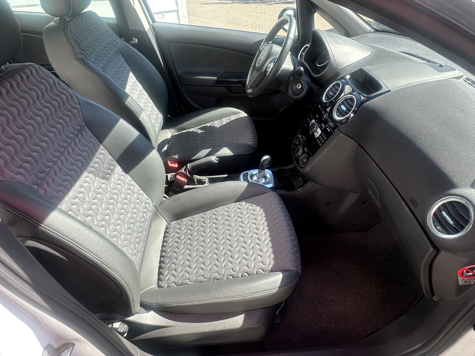 Billede af Opel Corsa 1,2 16V Enjoy aut.
