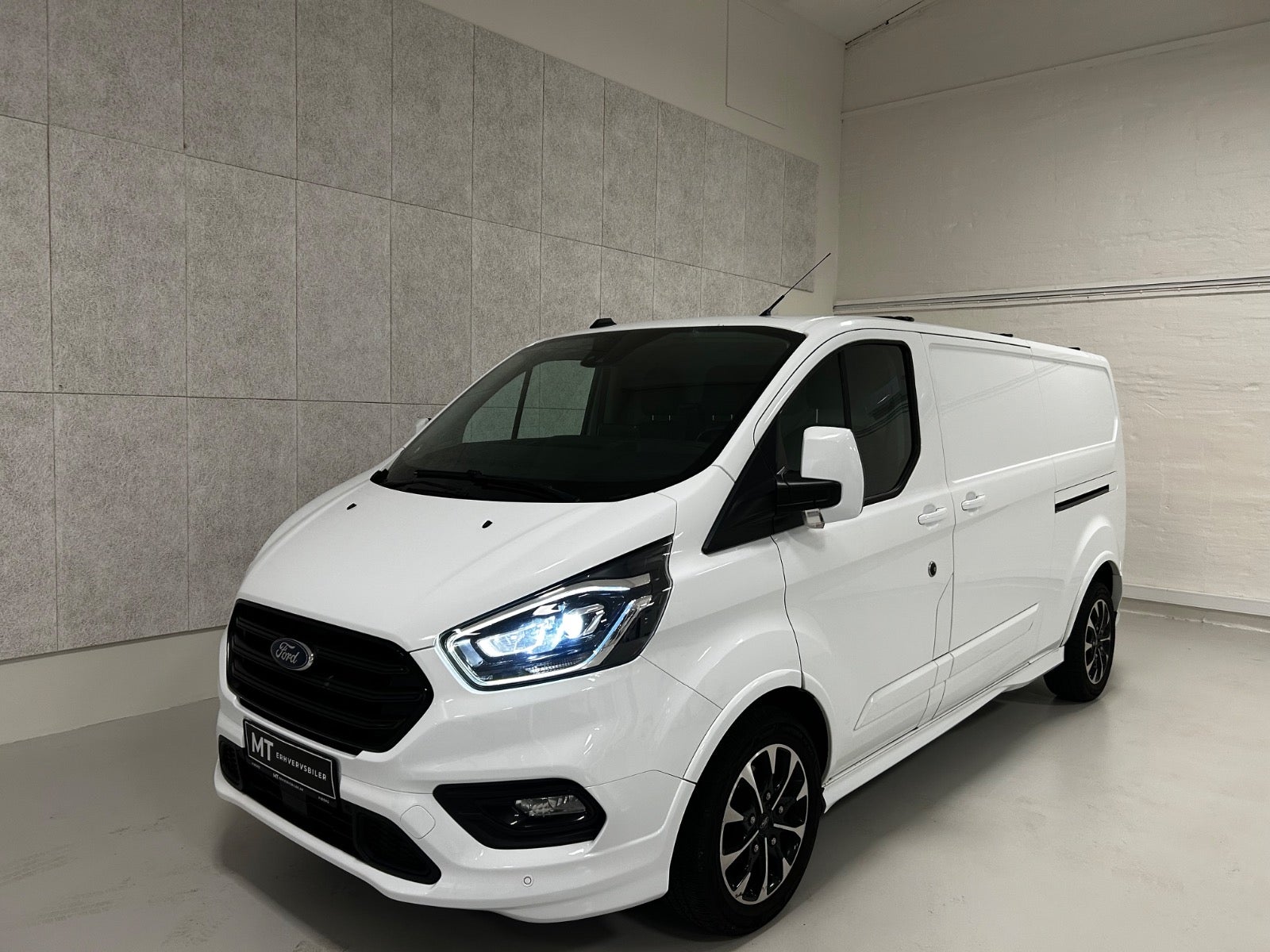 Billede af Ford Transit Custom 320L 2,0 TDCi 185 Sport