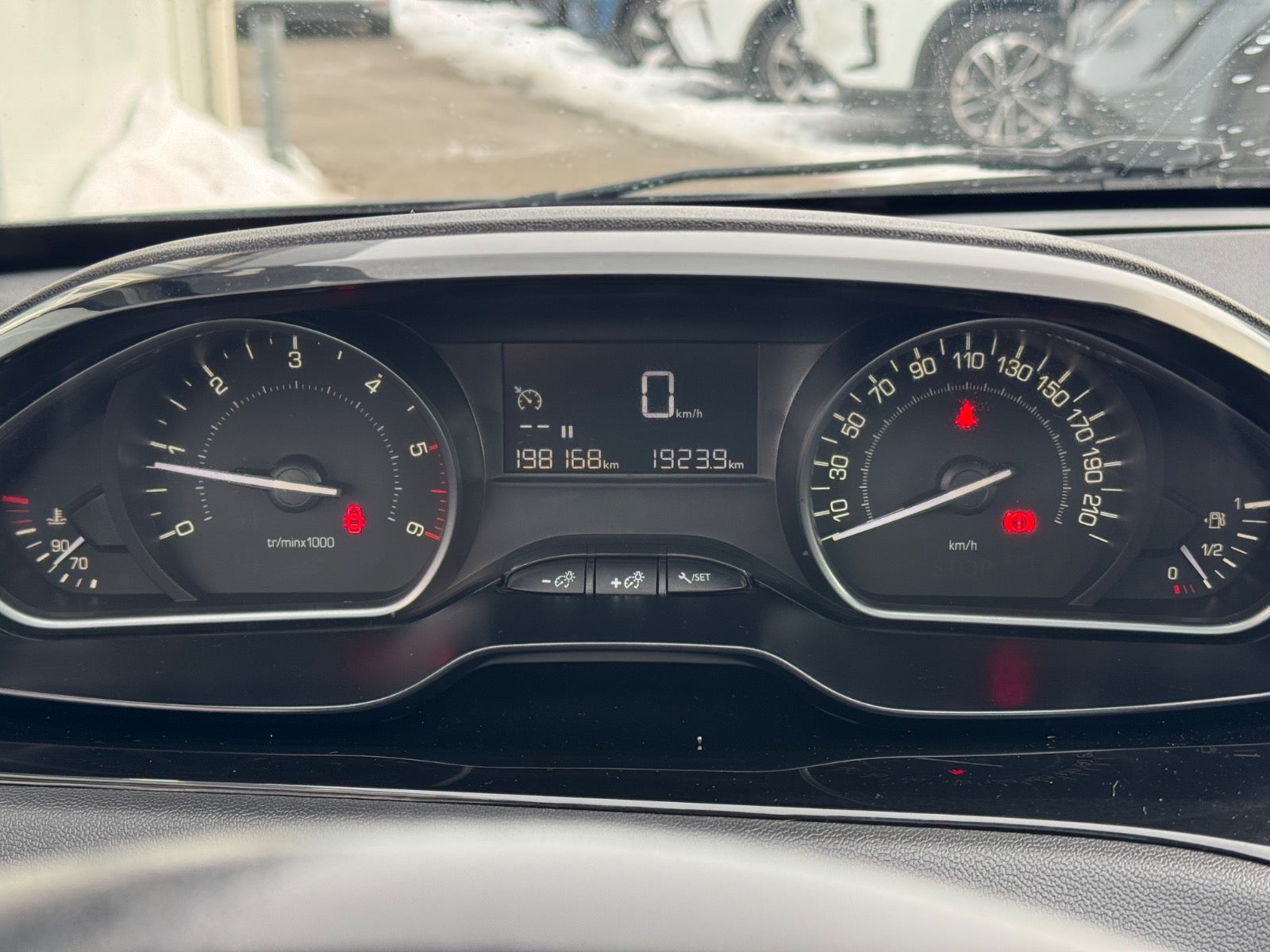 Billede af Peugeot 208 1,5 BlueHDi 100 Signature Sky