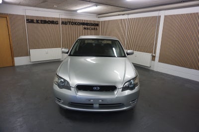 Subaru Legacy 2,0 R Benzin 4x4 4x4 modelår 2005 km 255000 Gråmetal træk klimaanlæg ABS airbag centra
