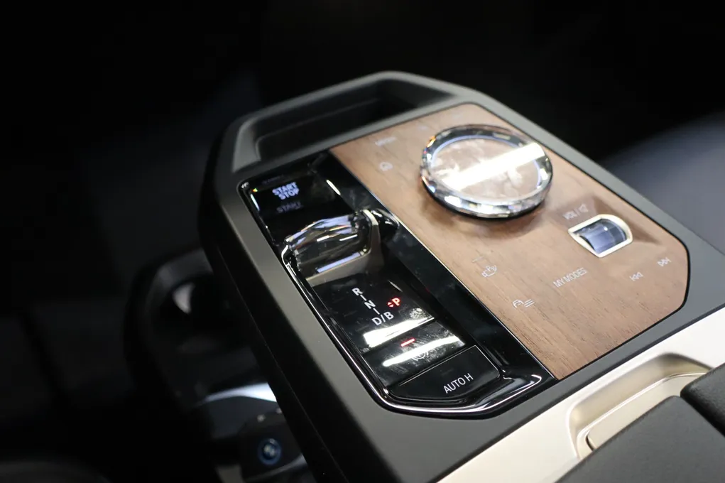 BMW iX xDrive40 Fully Charged