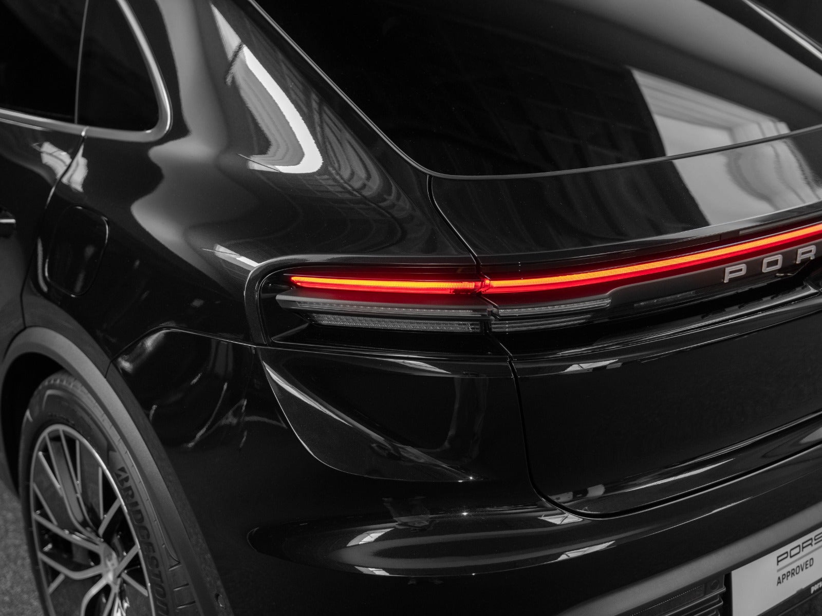 Gallery image 7 of 18