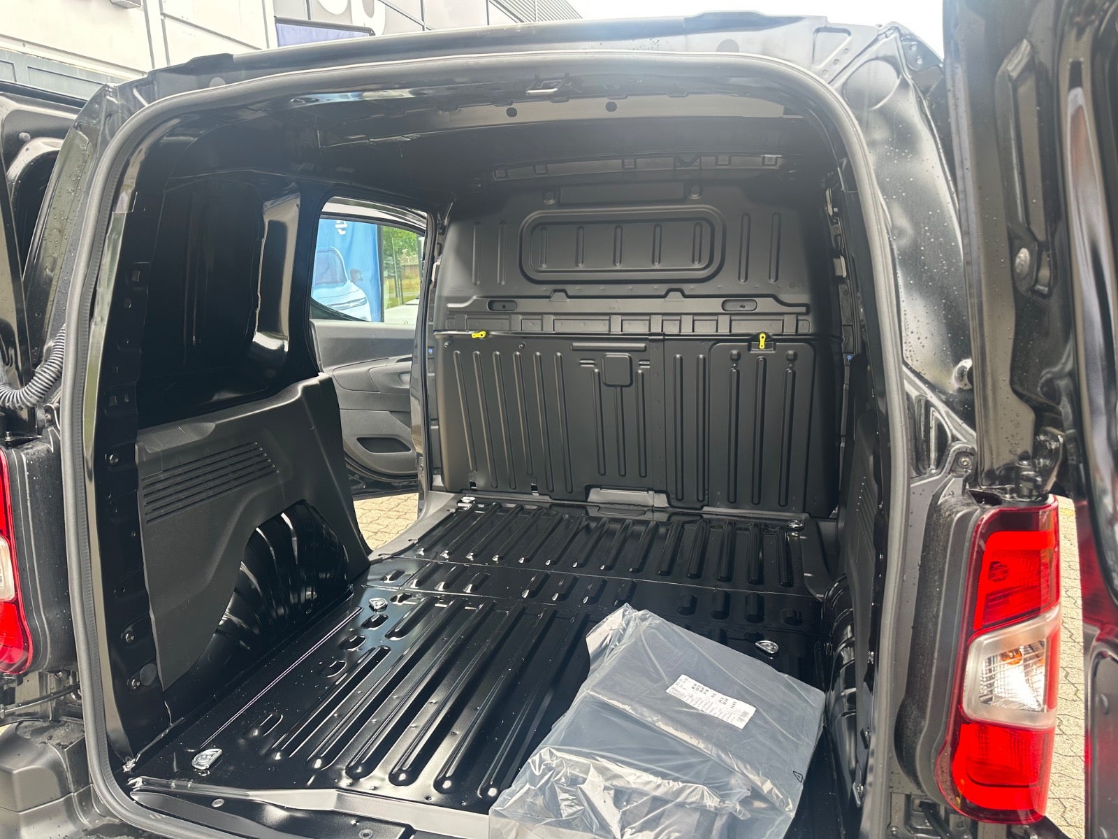 Peugeot Partner BlueHDi 130 L1V1 Plus EAT8 Van