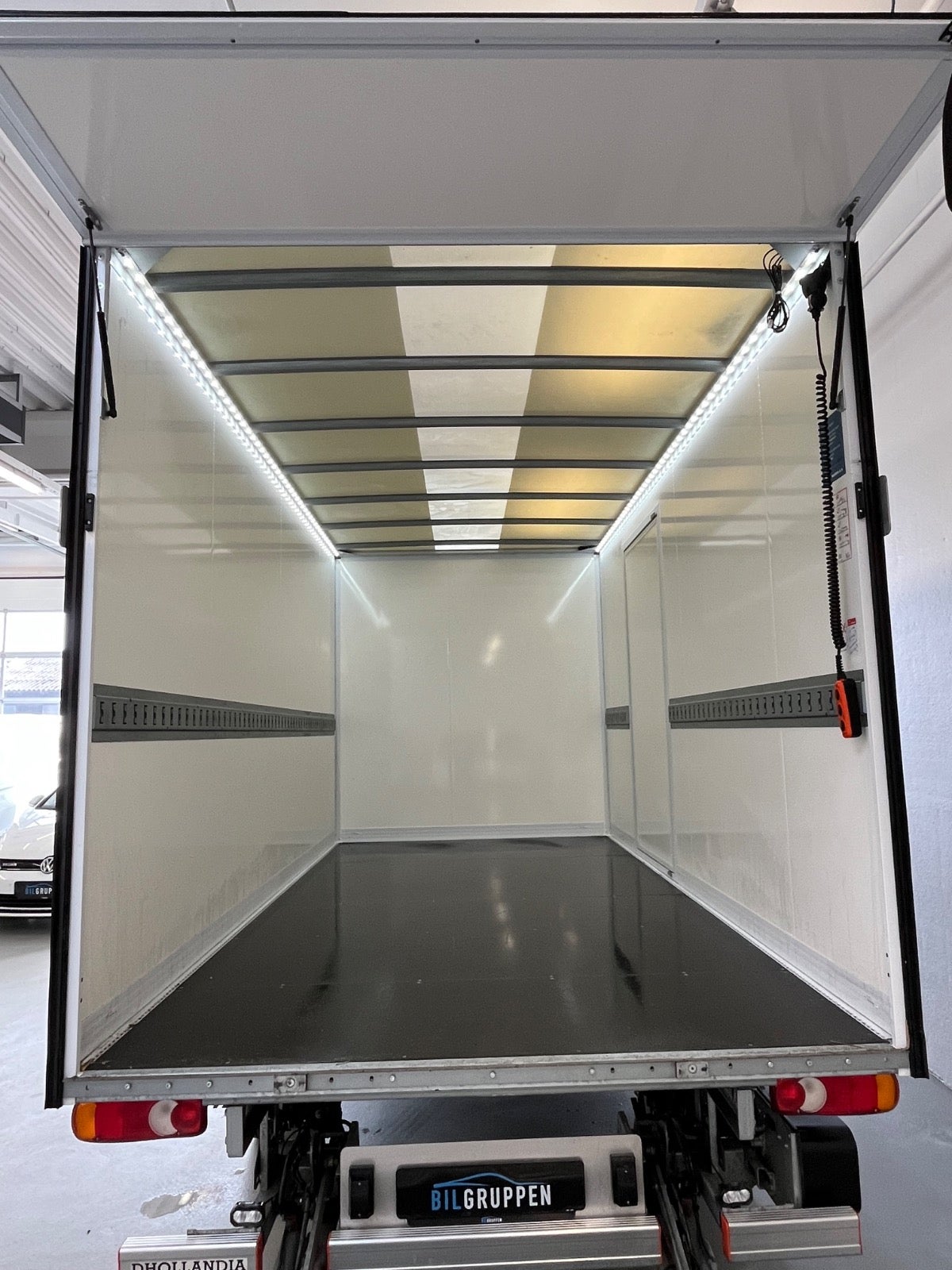 Billede af Peugeot Boxer 335 2,2 BlueHDi 140 L3 Premium EAT8