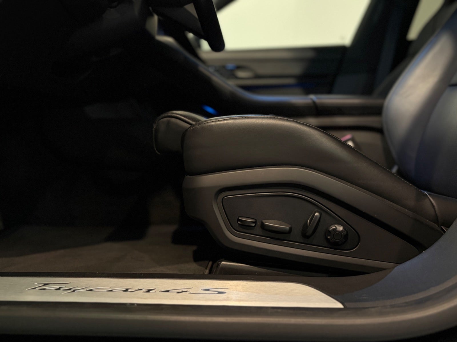 Porsche – Taycan 4S