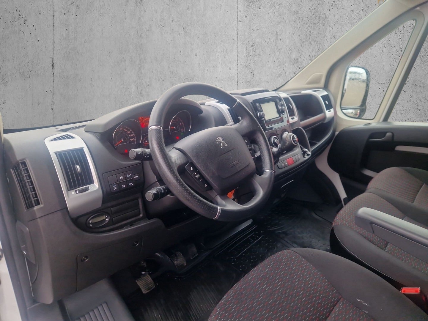 Billede af Peugeot Boxer 333 2,2 BlueHDi 140 L2H2 Premium