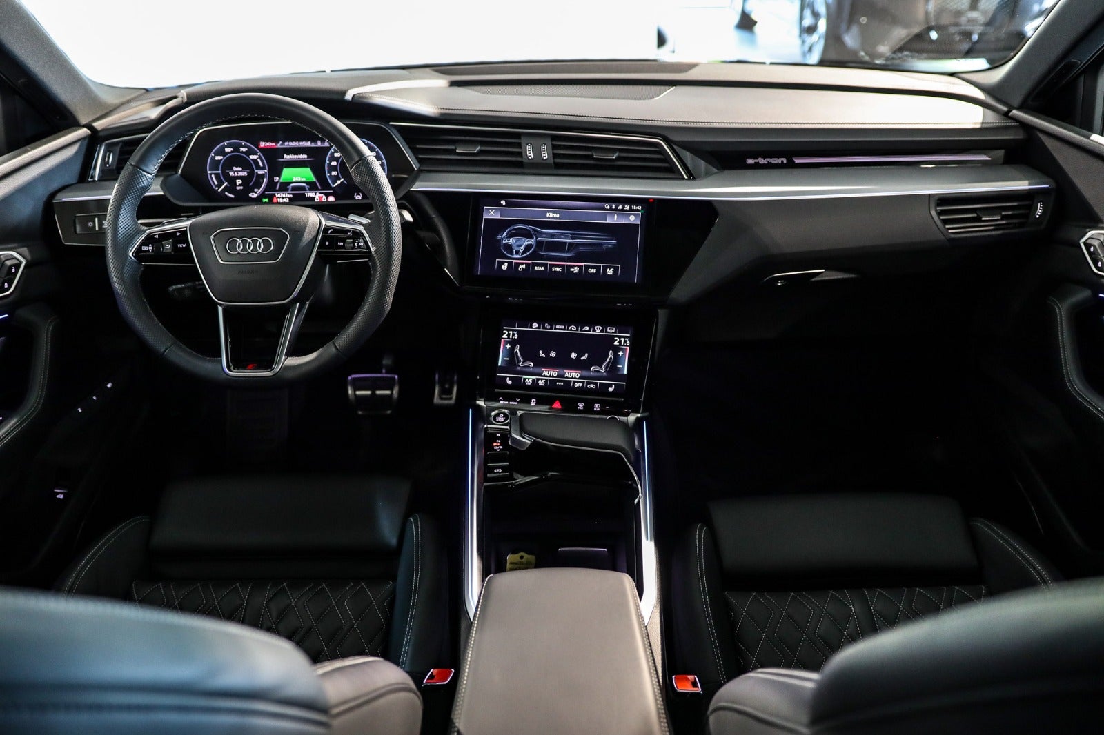 Billede af Audi Q8 e-tron 55 S-line Sportback quattro