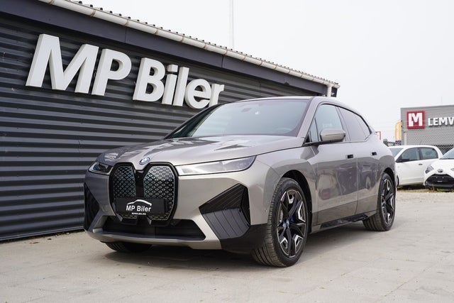 BMW iX  xDrive40 Fully Charged Sport