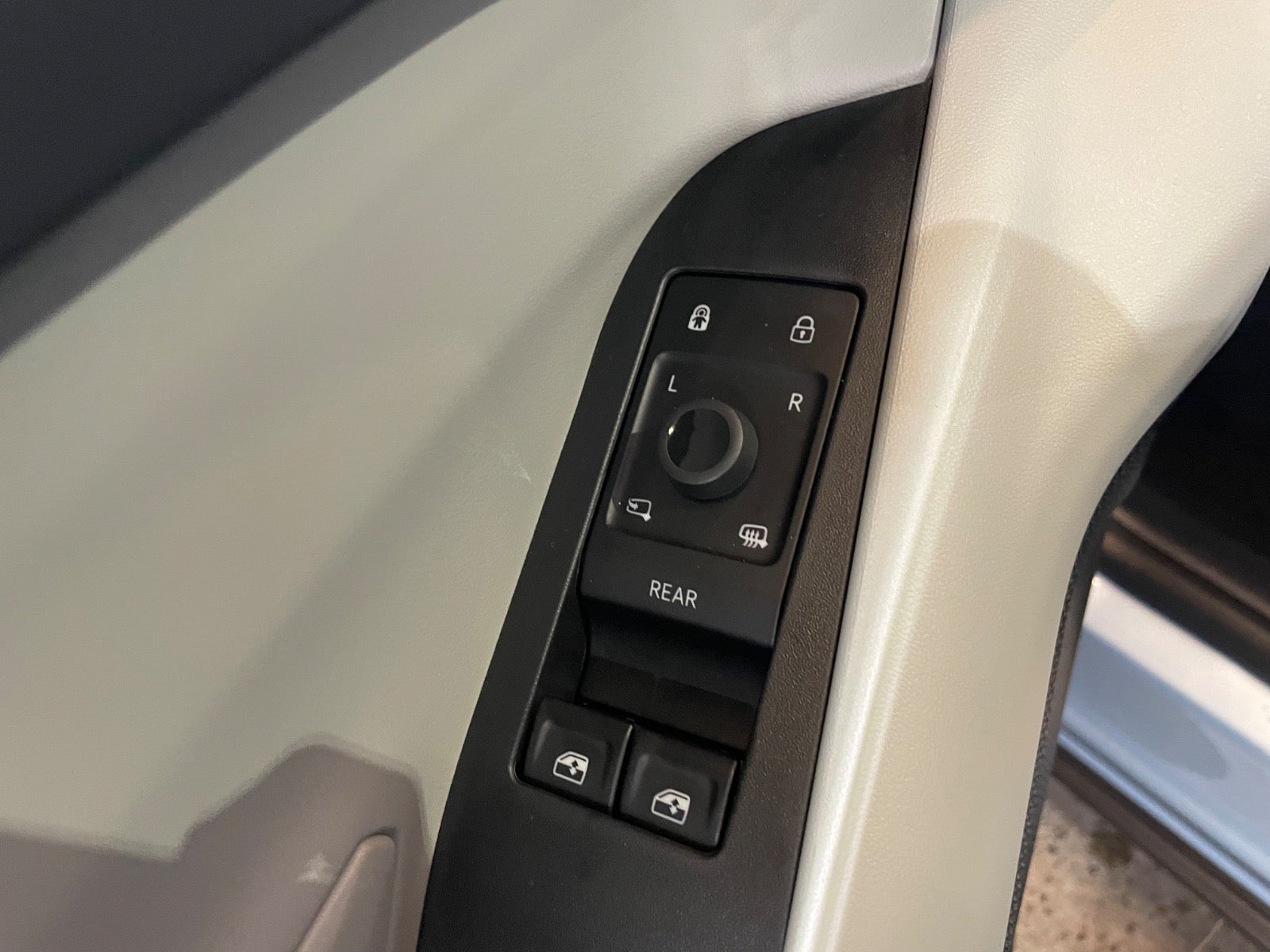 Ford Explorer Select Extended Range AWD