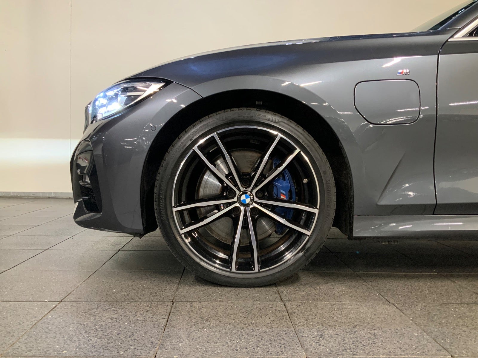 BMW 330e (4/8)