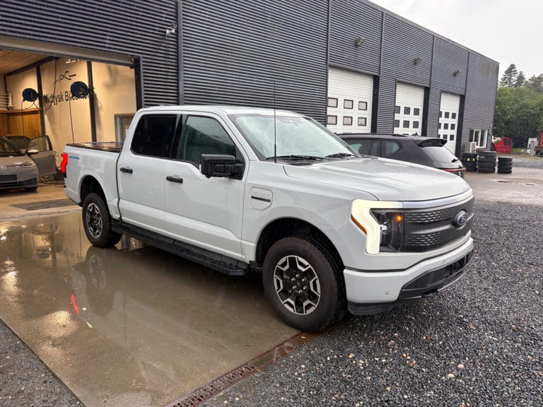 Ford F-150 Lightning XLT Standard Range