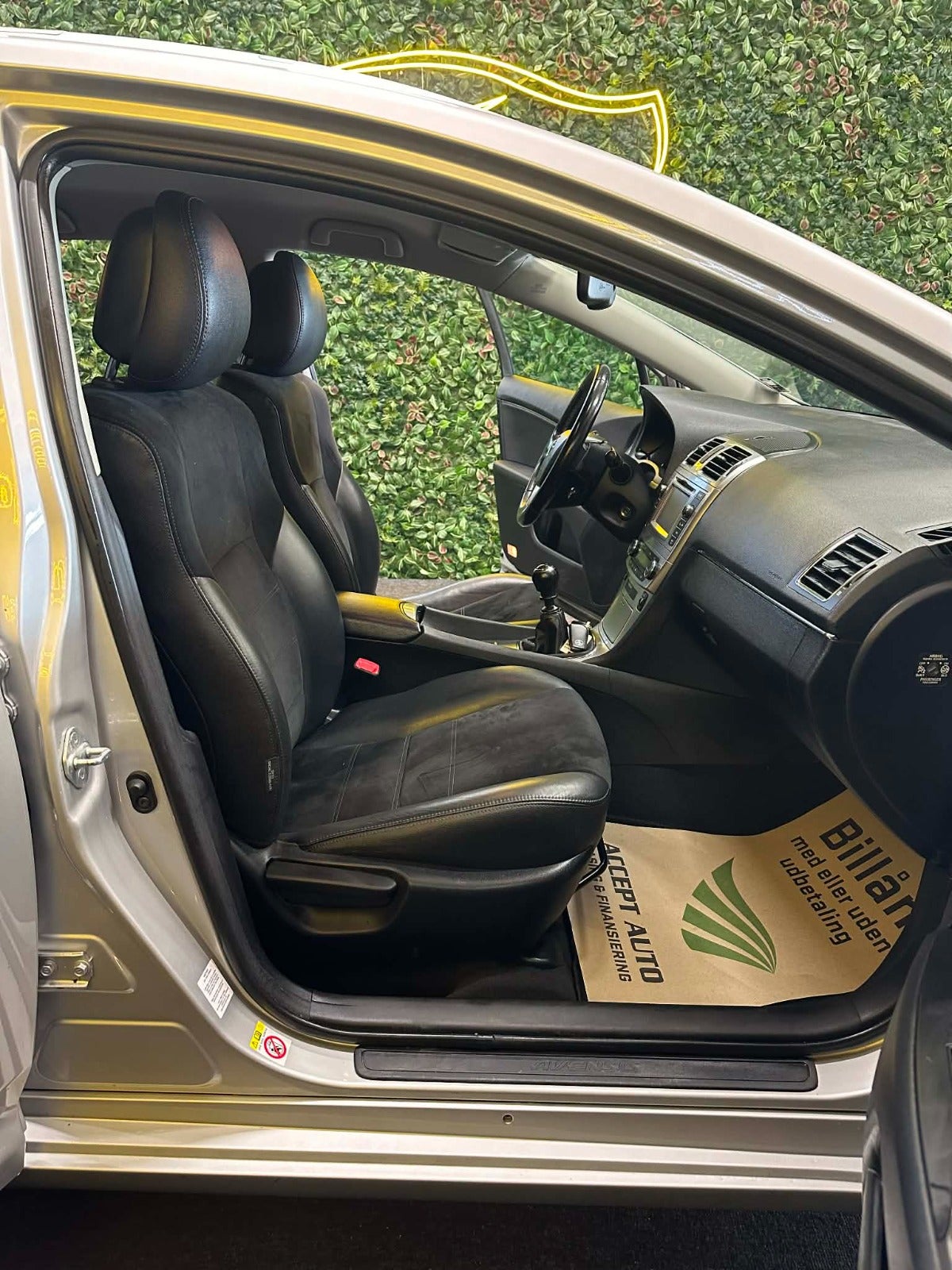 Billede af Toyota Avensis 1,8 VVT-i T2 Premium stc.