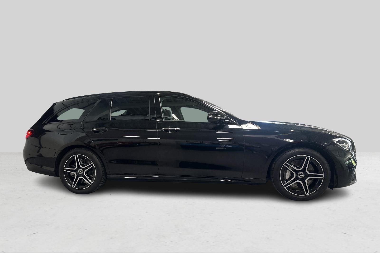 Mercedes-Benz E300 de 2,0 AMG Line stc. aut.