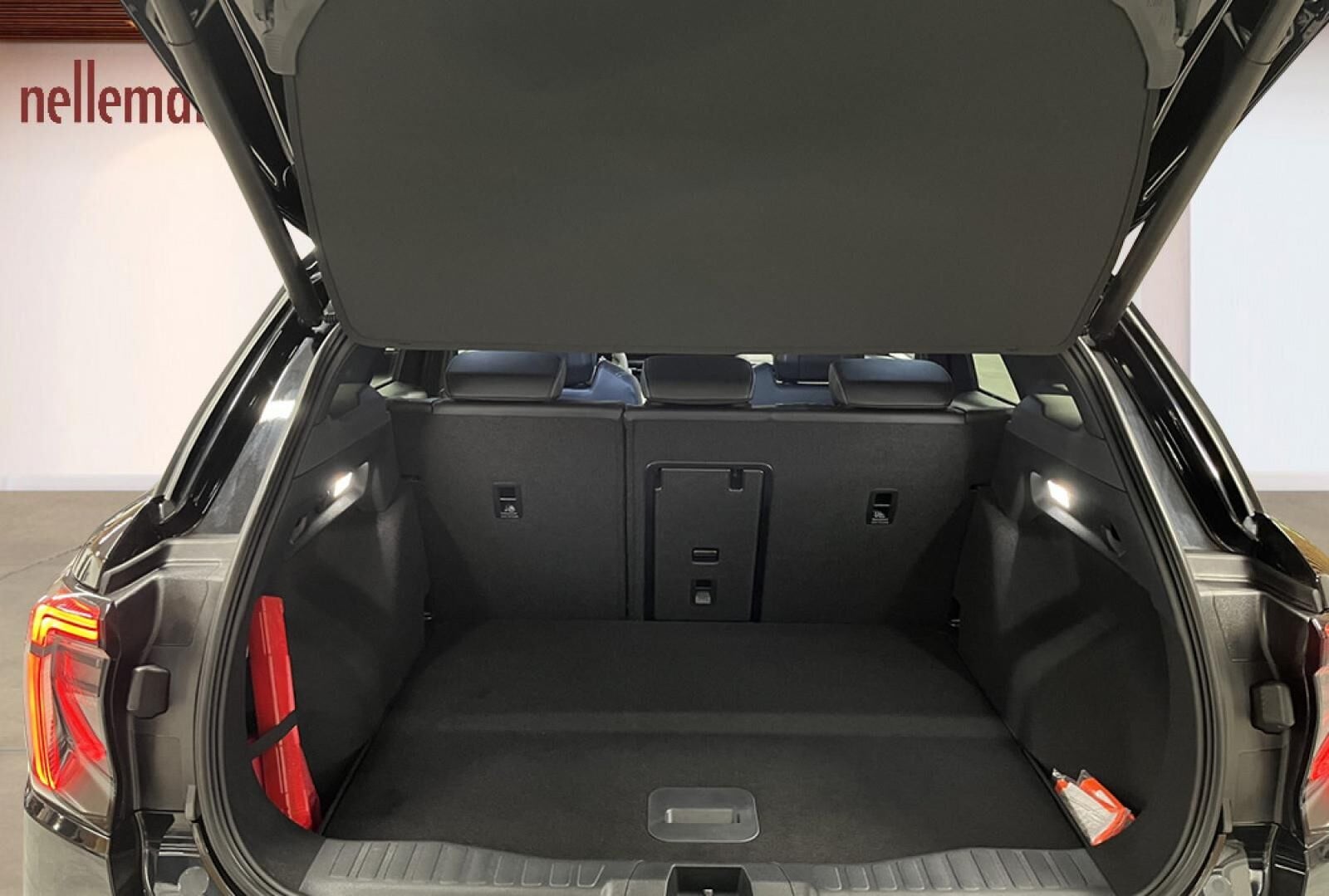 Ford Explorer Select Extended Range