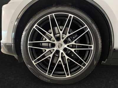 Porsche Macan Turbo Van