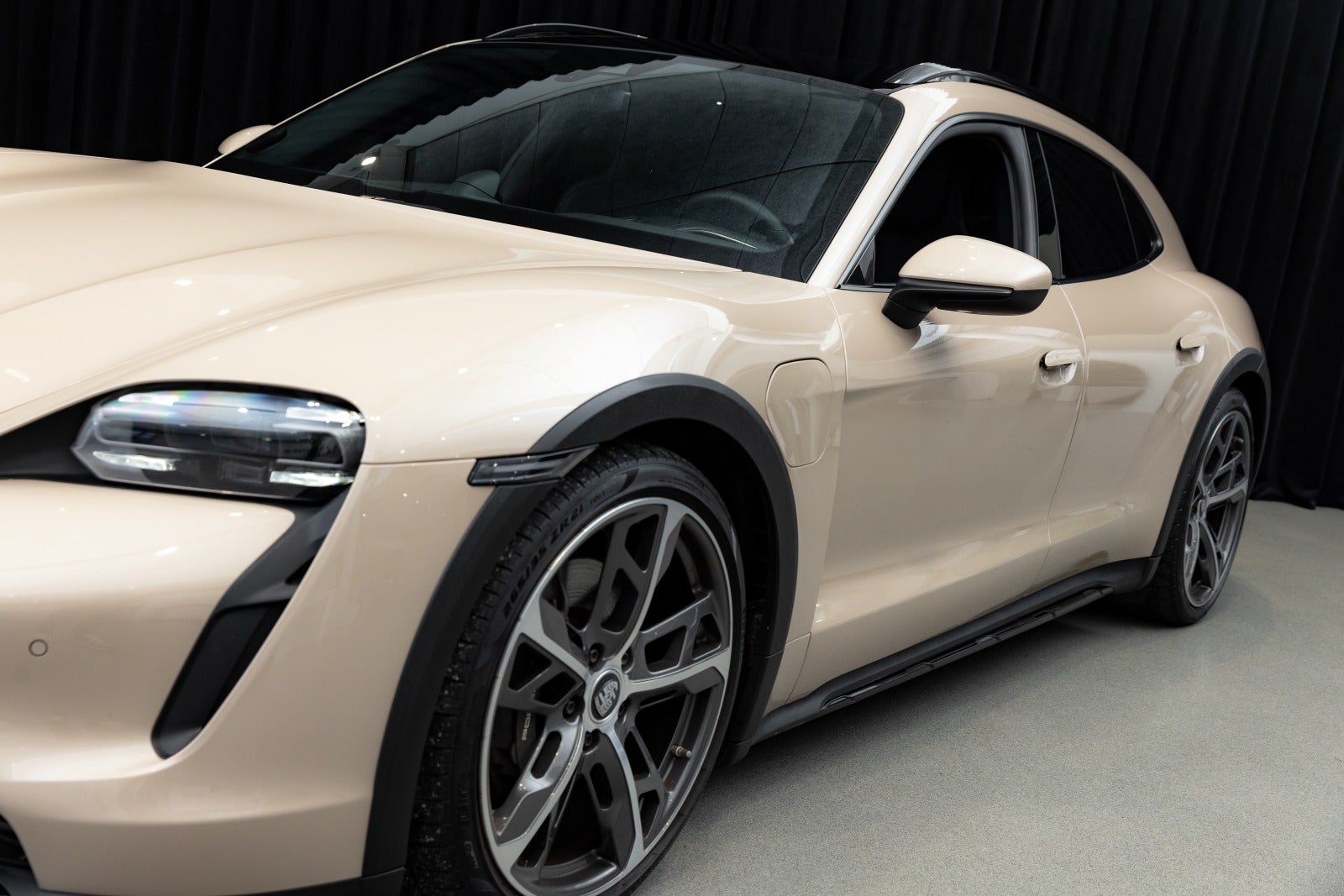 Gallery image 9 of 19