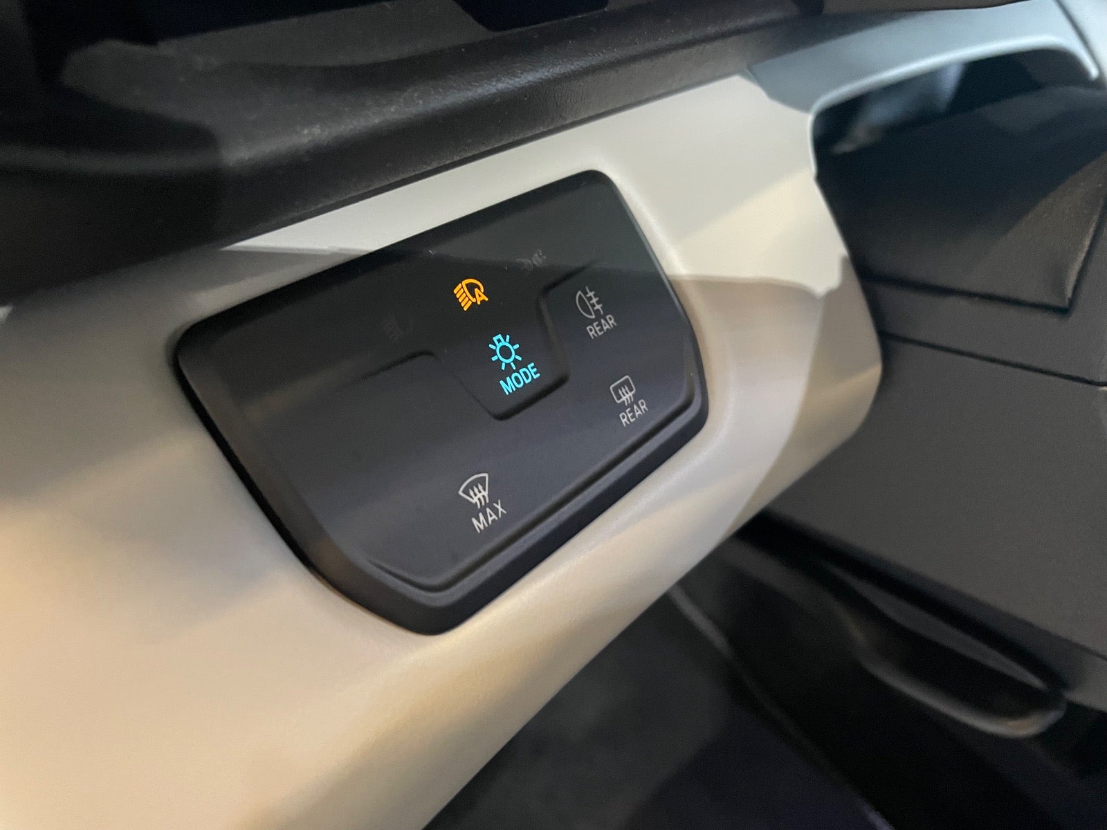 Ford Explorer Select Extended Range AWD