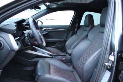 Audi S3 TFSi quattro S-tr.