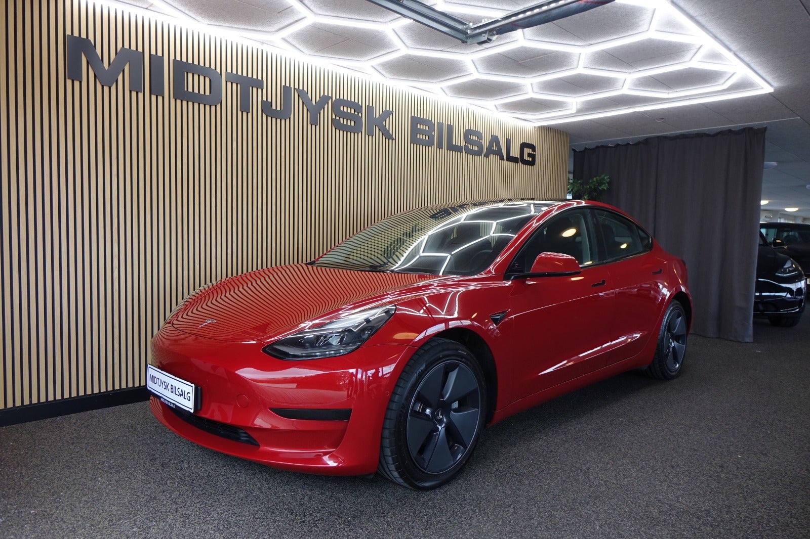 Tesla Model 3, Billede 2