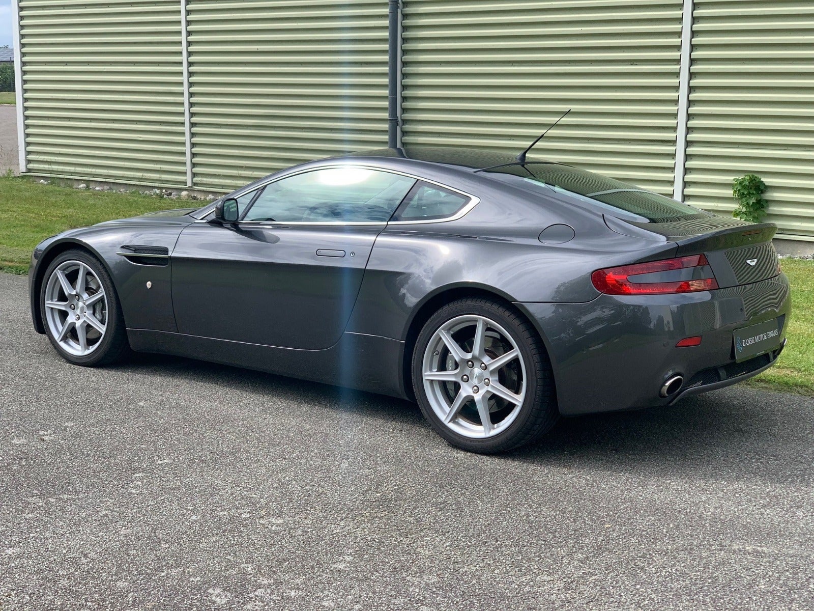 Aston Martin V8 Vantage Coupé - 3