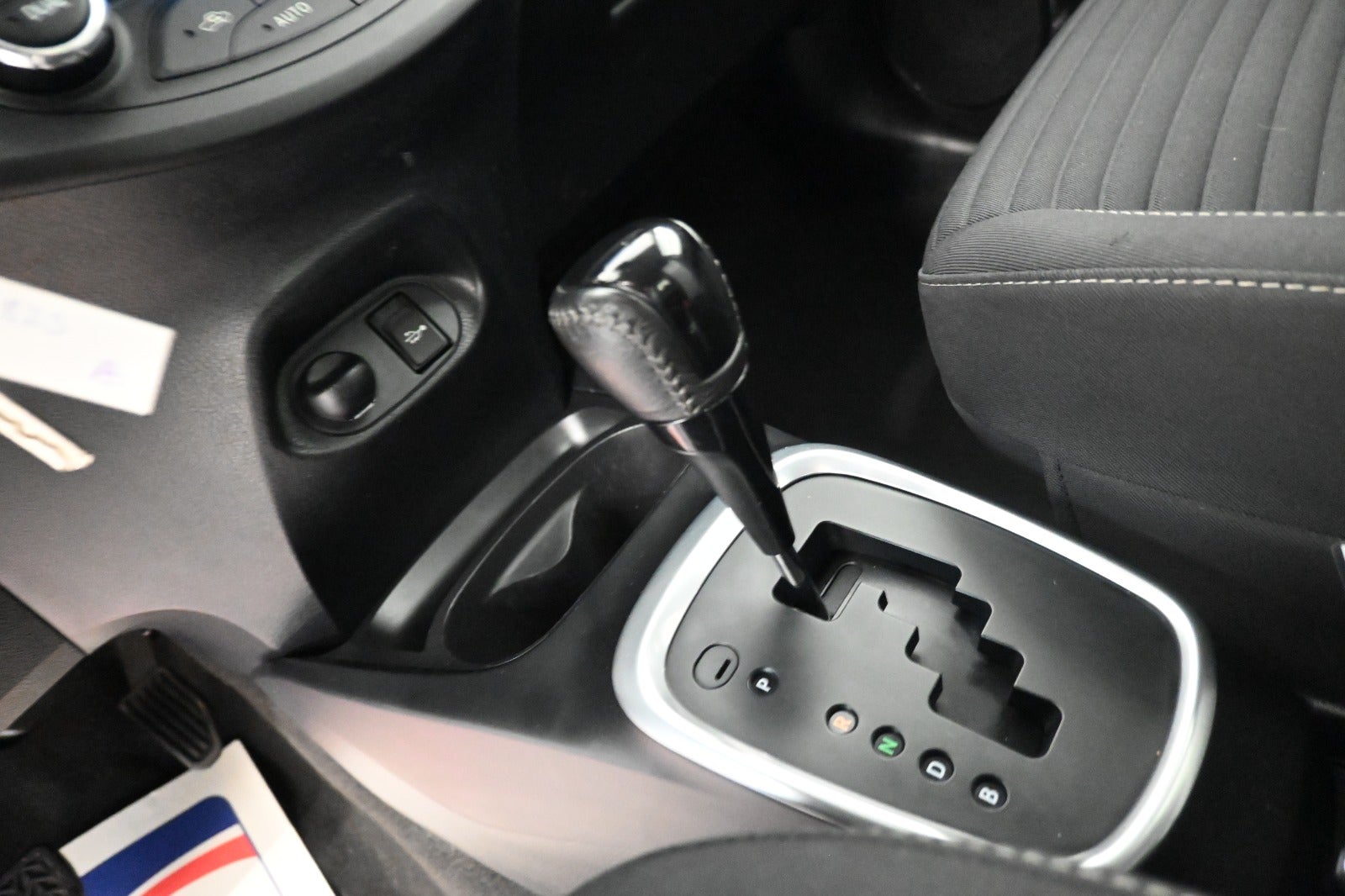 Toyota Yaris Hybrid H2 Premium e-CVT