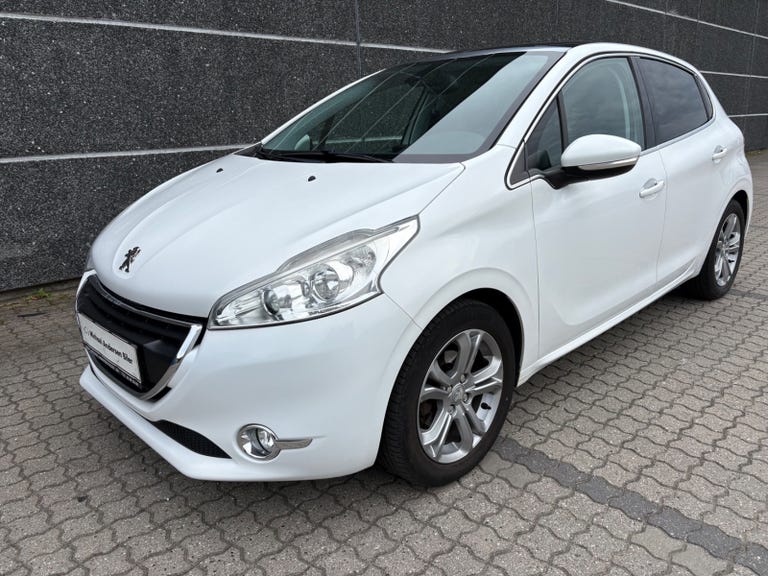 Peugeot 208 VTi Allure Sky