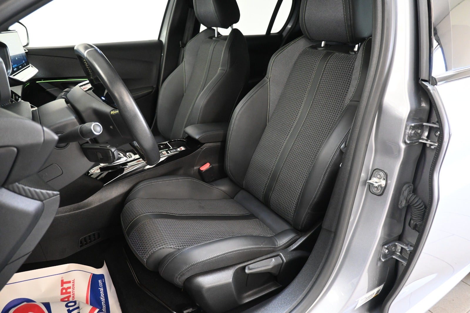Peugeot e-208 GT