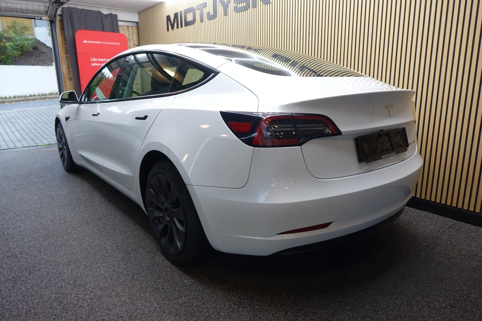 Tesla Model 3 Long Range AWD