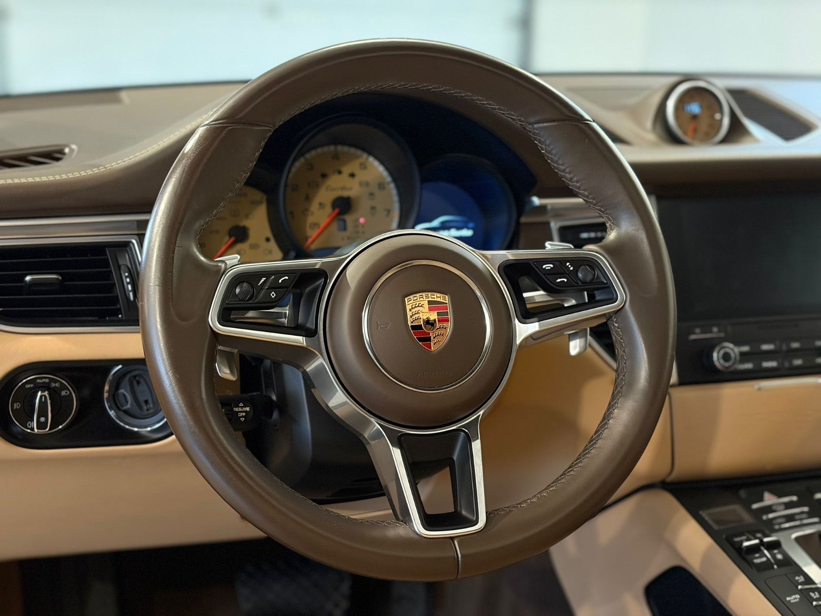 Porsche – Macan Turbo