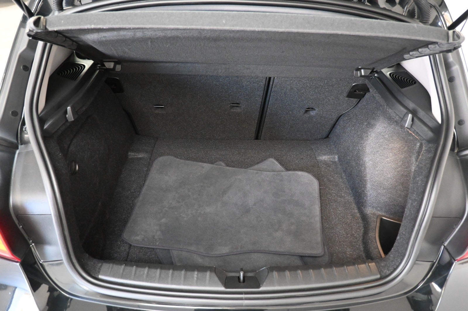 BMW 118i Connected aut.
