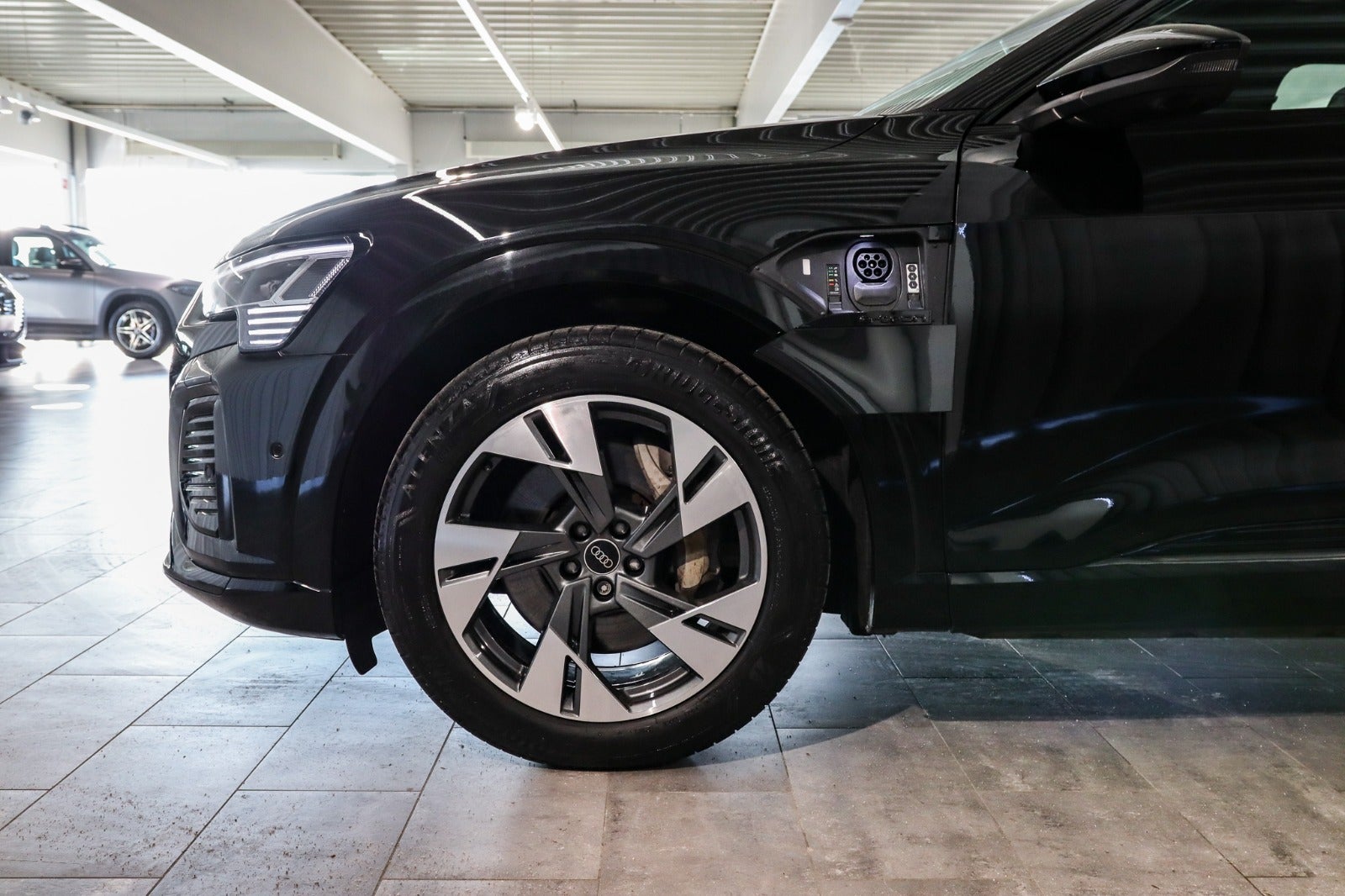 Billede af Audi Q8 e-tron 55 S-line Black Edition quattro