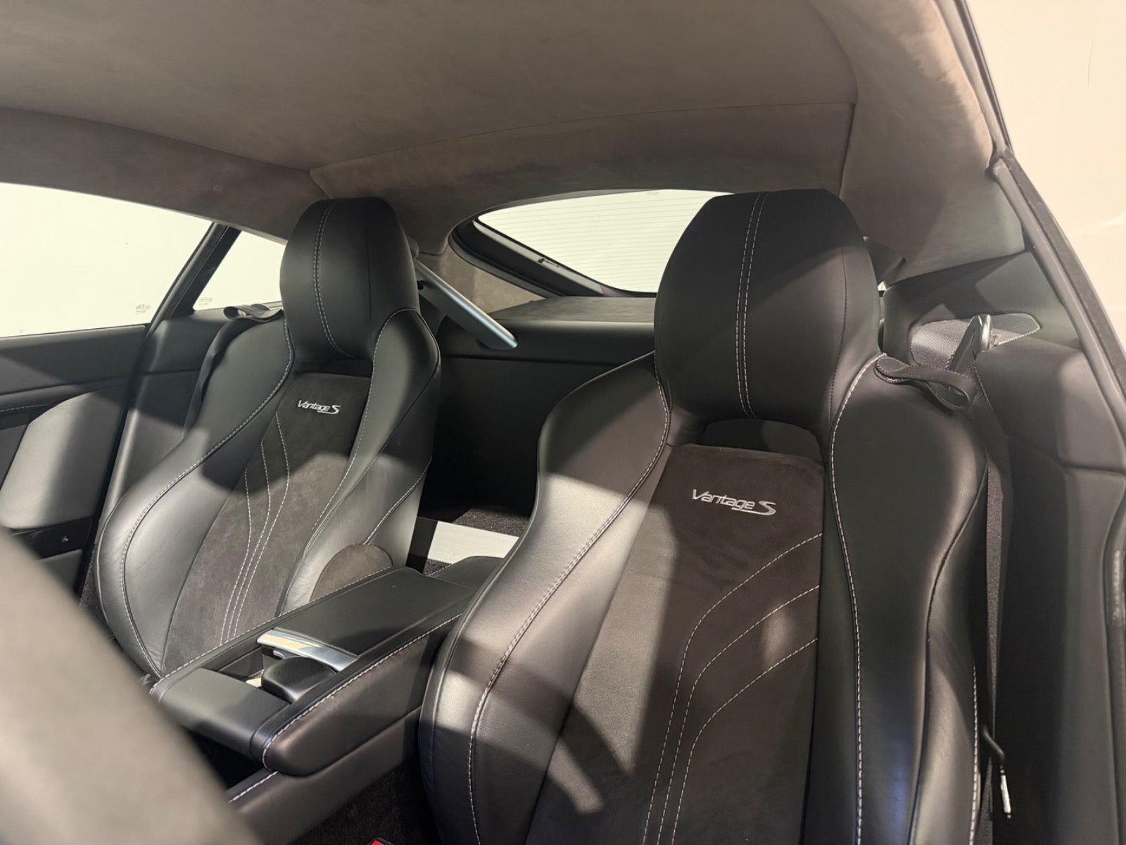 Aston Martin – V8 Vantage S