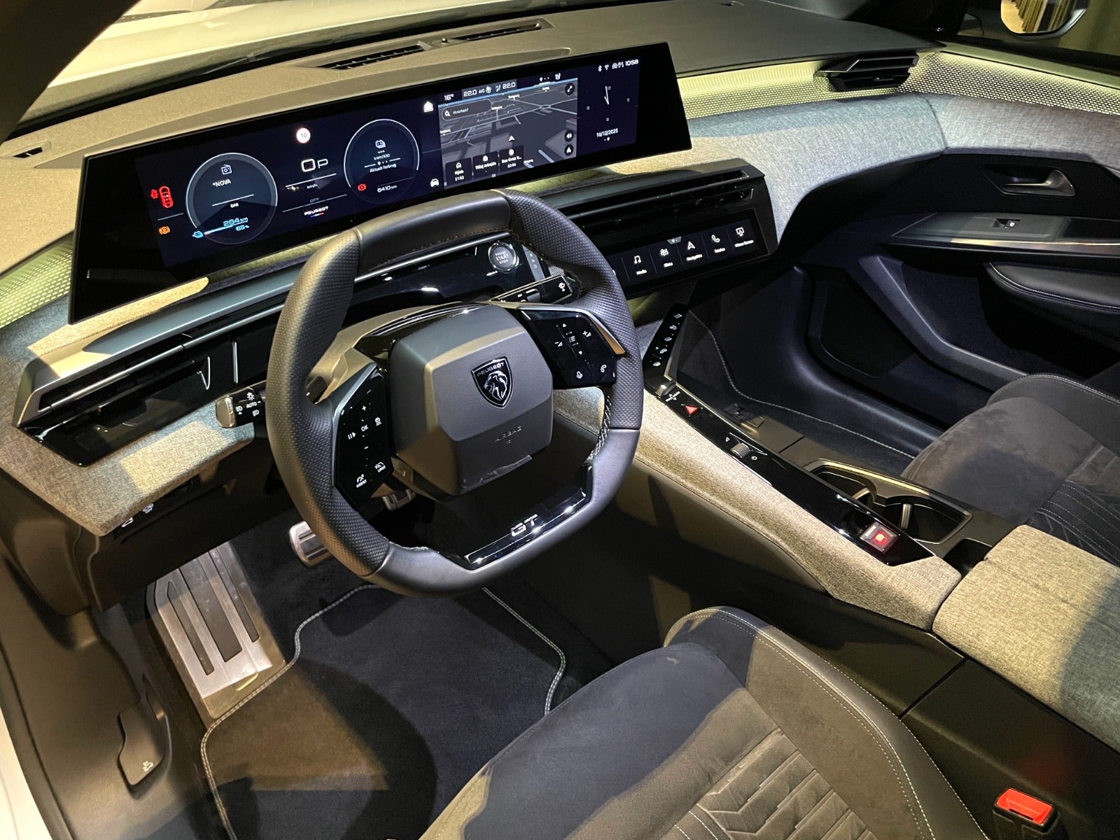 Billede af Peugeot e-3008 77 GT
