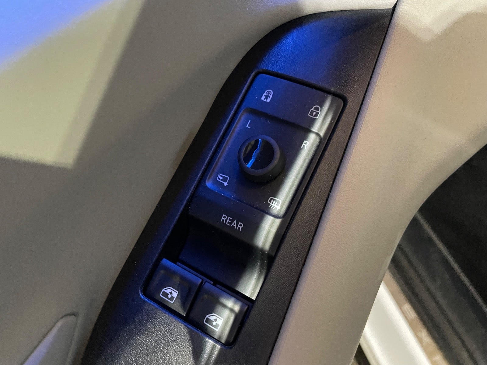 Ford Explorer Premium Extended Range