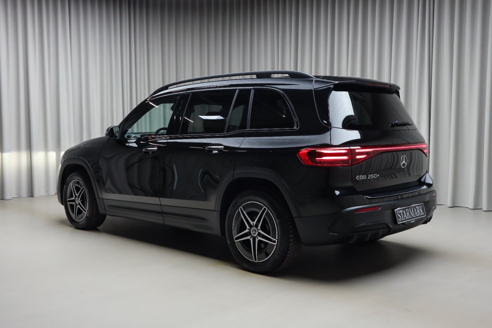 Mercedes-Benz EQB 250+ (3/8)