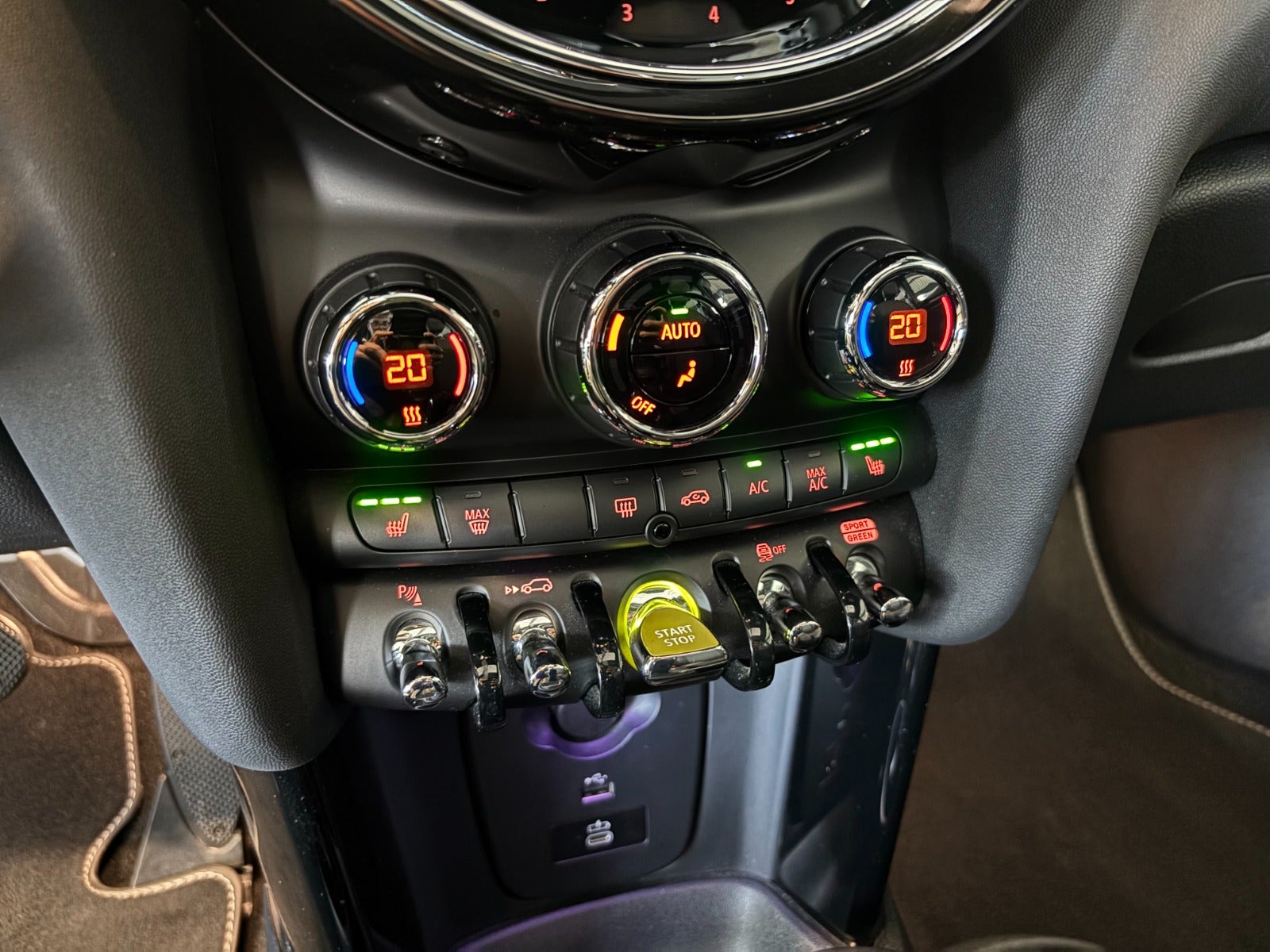 MINI Cooper SE Yours Trim 3d - 13