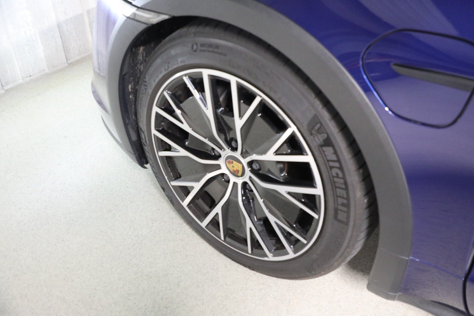 Porsche Taycan 4 Performance+ Cross Turismo